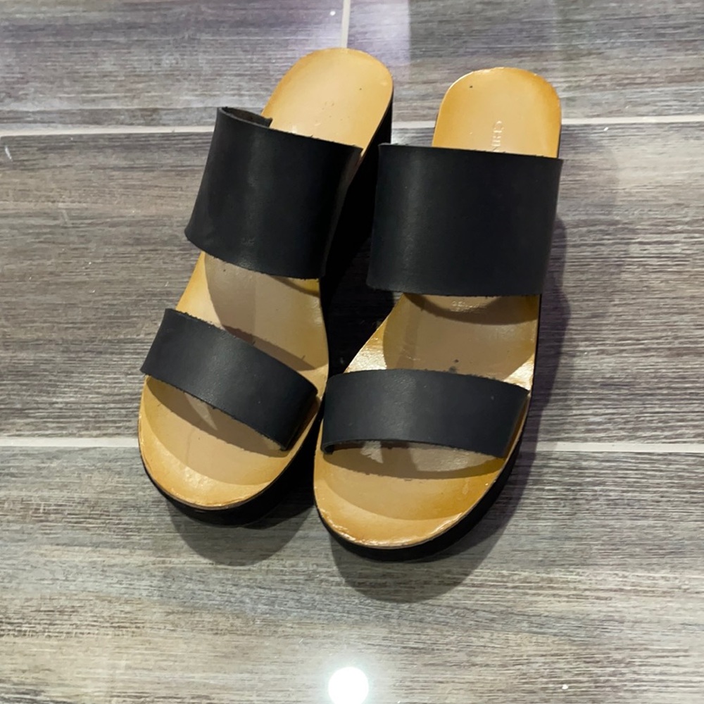 Chinese laundry heel wedges black